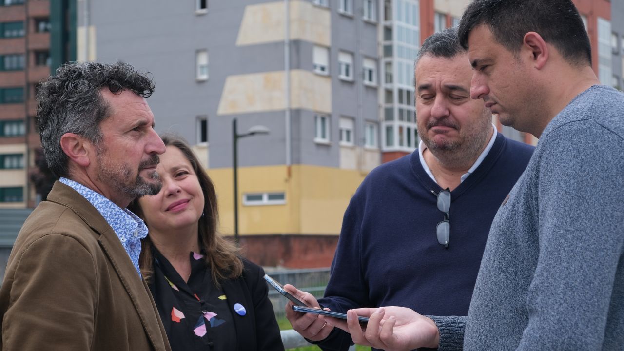 Ana Taboada e Ignacio Loy trasladan las propuestas de Podemos para La Corredoria, Oviedo