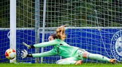 Laura Martnez parando el penalti ante el Cacereo
