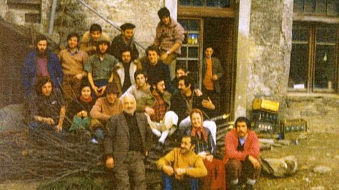 Miembros del Grupo Ornitolóxico Galego en una fotografía tomada en Seoane do Courel en 1975. A la izquierda, de pie, Manuel Rodríguez López, propietario del bar Casa Pombo, que después sería alcalde del municipio
