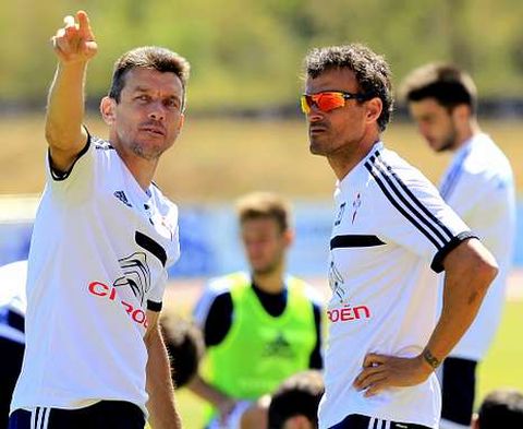 El segundo entrenador del Celta, junto con Luis Enrique, en un entrenamiento del equipo.