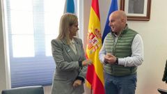 El alcalde, José Ángel Santos, agradeció la visita de Dolores Fernández. 