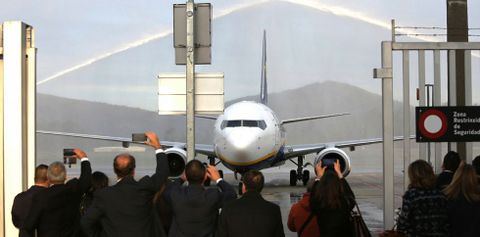 La compaa Ryanair estren ayer su vuelo a Bolonia y maana inaugurar el de Dubln. 