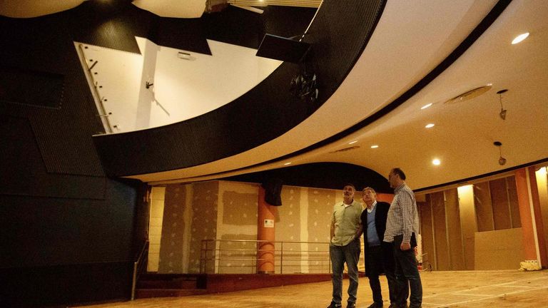 Escayola o madera, la duda para la reparación del Teatro Principal de Pontevedra