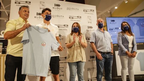 La marca Klout, de Lolita Moda, viste a Caetano Horta y lanza una camiseta especial