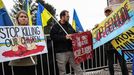 Protesta de ucranianos ante la Embajada de Brasil en Lisboa contra la postura del presidente Lula da Silva frente a la invasión rusa de Ucrania