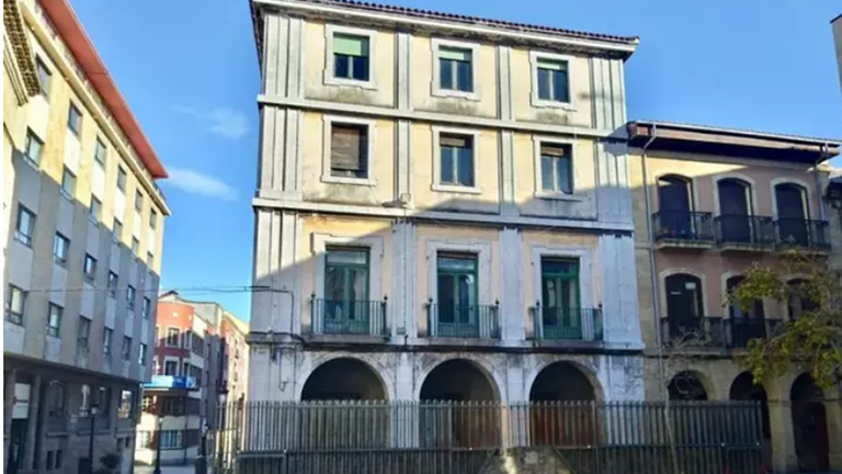 Antiguo edificio de Correos, en Avilés