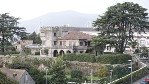 El arquitecto imitó, a mediados de los años cincuenta del pasado siglo, un pazo clásico para Casimiro Durán, en Montecelo, Teis