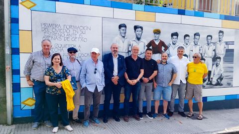 Visita institucional del Real Oviedo�al mural ubicado en Vetusta