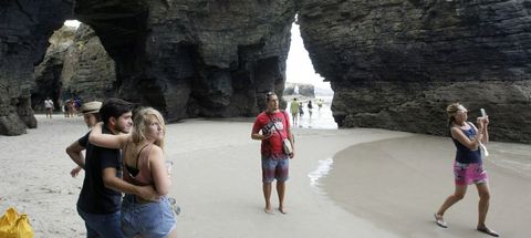 Con el plan de la Xunta se pretende que ya este verano no se vuelvan a dar aglomeraciones de turistas que degraden la playa.