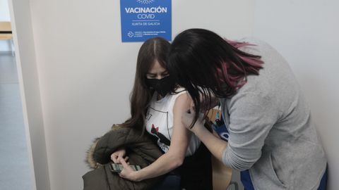 Empieza en el HULA la vacunación con la tercera dosis de las personas entre 18 y 29 años