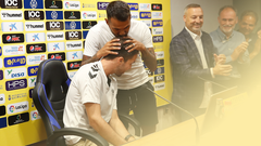 El futbolista, durante un momento de la rueda de prensa.