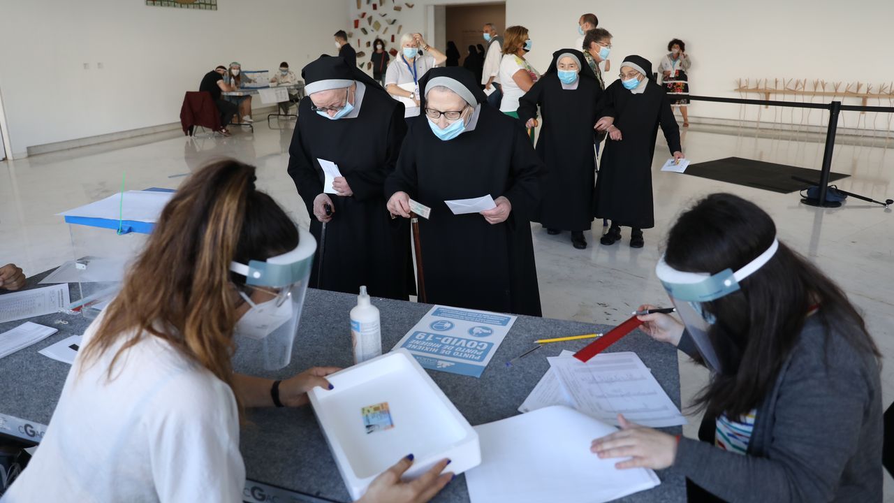 As� est� siendo la jornada electoral en Compostela y comarca