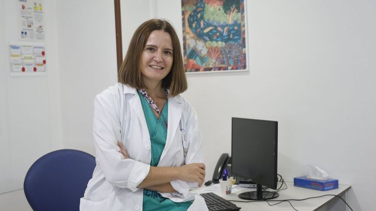 Cristina García Casals, ginecóloga: «Hace quince años era anecdótico recibir una consulta por síntomas de la menopausia»