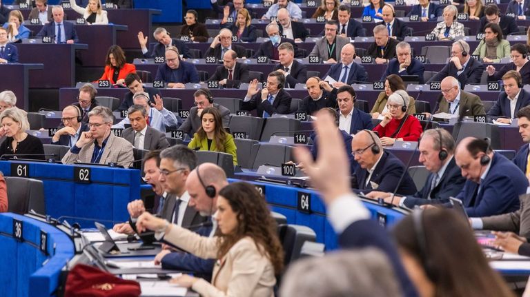 La Eurocámara suspende la ratificación del acuerdo comercial con EE.UU.