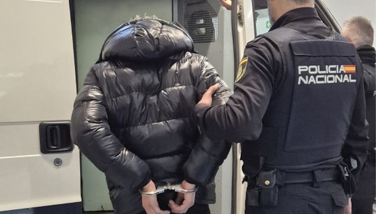 Detenidos tres ladrones «in fraganti» cuando entraban en una vivienda en Vigo por la ventana