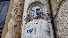 Los autores de la pintada en la catedral de Santiago se exponen a multas de entre 6.000 y 150.000 euros