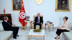 El presidente de Tnez, Kais Saied, se rene con la ya exjefa de Gobierno, Najla Bouden, y con el primer ministro tunecino, Ahmed Hachani.