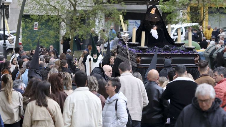 La Semana Santa de Ferrol resplandece y toca el cielo