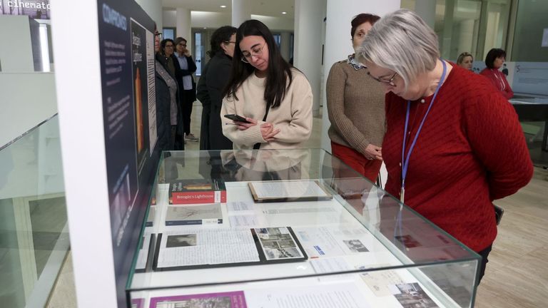 O arquivo de Luísa Villalta, en aberto: «Á muller, por educación, impónselle o silencio social»