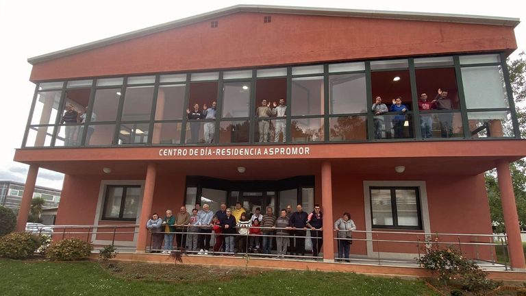 Los usuarios de la residencia, el centro de día y el ocupacional, y el personal forman una gran familia