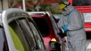 Pruebas de detección del covid-19 en el covidauto del Ventorrillo, en A Coruña