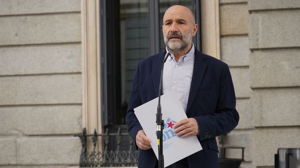 Carles Puigdemont dando un discurso.Nstor Rego, diputado del BNG en el Congreso