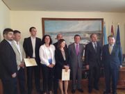 Foto de familia de la entrega de distinciones en la Autoridad Portuaria