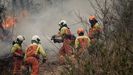 Bomberos de Asturias trabajan en el incendio de los concejos de Valdés y Tineo