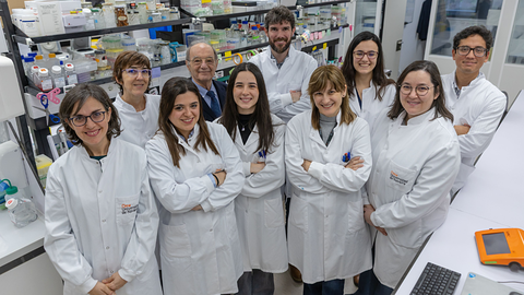 El investigador asturiano, Jes�s Prieto, junto con�los cient�ficosdel grupo de Evasi�n Tumoral y Nuevas Dianas del Cima