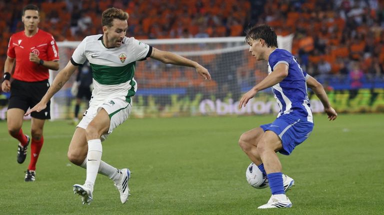 El Deportivo empieza cediendo el control