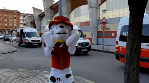 Mieres se une a los aplausos por los ni�os