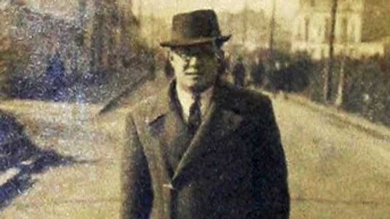Lorenzo San Miguel en una foto tomada en León al principio de los años 40