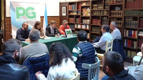 Moisés Domínguez explicó el programa electoral en Ribeira