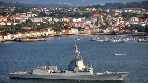 Imagen de archivo de la F-103 saliendo de la ría de Ferrol.