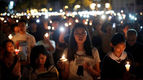 Decenas de miles de personas participaron en un vigilia en Hong Kong  para recordar el 30 aniversario de la matanza de Tiananmen, en un claro desafo a Pekn.