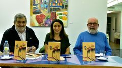 Alicia Garrido na presentacin do seu libro en Monforte, acompaada de Jos Antonio Cardelle ( esquerda) e Manuel Cao, que a axudaron na sa investigacin