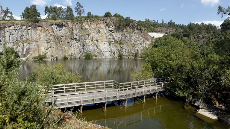 Difunden un salto desde 25 metros en la misma laguna en la que perdió la vida un menor en Catoira