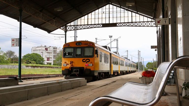 Renfe gastará 863.000 euros en buses, taxis y VTC para unir Vigo y Valença durante 311 días
