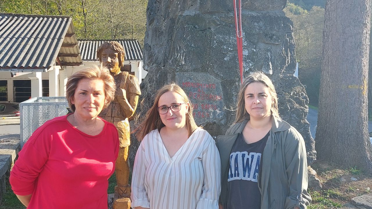 Maricarmen Doval, Erica Casanova y Marta Silvosa, las tres gerentes de la Casa do Maior en Triacastela