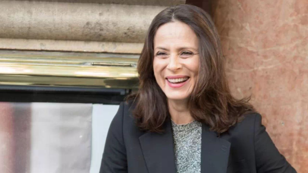 Las imágenes del acto de despedida del buque logístico australiano.Luna, la trabajadora de Cruz Roja que consuela a un inmigrante que llegó exhausto a Ceuta, el pasado martes