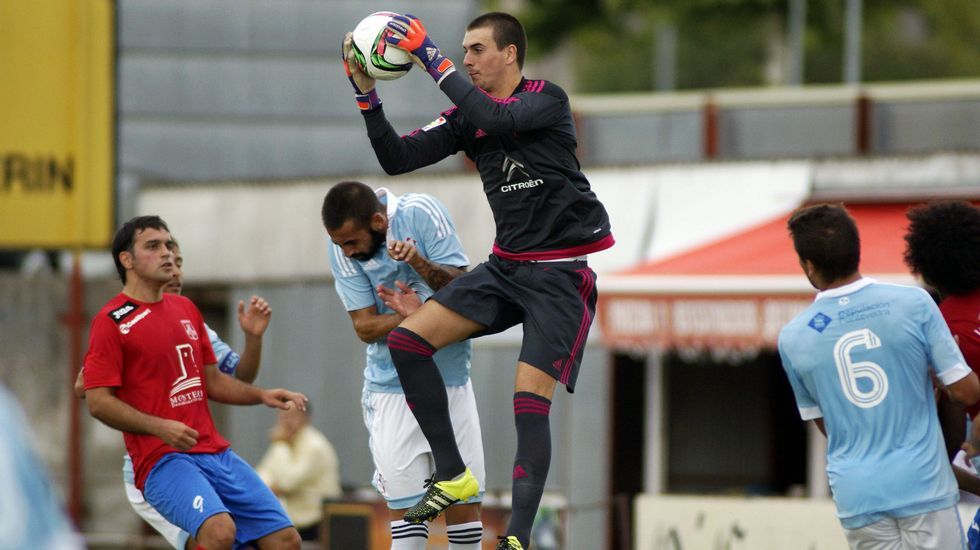 Triacastela, dividida por los toros.Las obras de la piscina est�n acabadas y solo falta la caldera para poder climatizarla. 