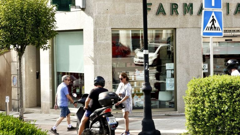 El PP de Vigo reclama paradas exprés frente a las farmacias para evitar la doble fila