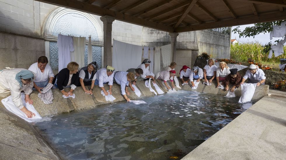 Roteiro hist�rico do festival Desfoga en Cambados.Mulleres de Vila�o, durante a s�a representaci�n este s�bado