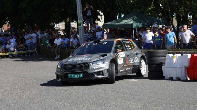 Álvaro Muñiz arranca más veloz en el Rally de Ourense