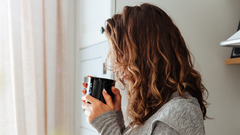 El consumo de�cafe�na�se debe mantener por debajo de los 400 miligramos al d�a.