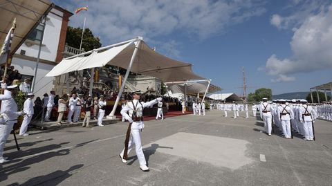 Jura de bandera de los aspirantes a guardiamarina en la Escuela Naval de Marín