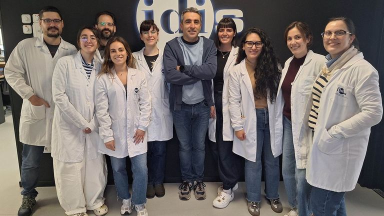 Ciencia gallega de impacto real: un fármaco que reduce hasta un 20 % el daño cerebral tras un ictus y una máquina inteligente que sella latas sin errores