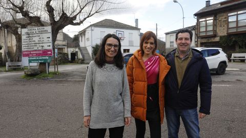 Vecinos de Abeleda (A Teixeira) explican la problemtica por la falta de viviendas en alquiler