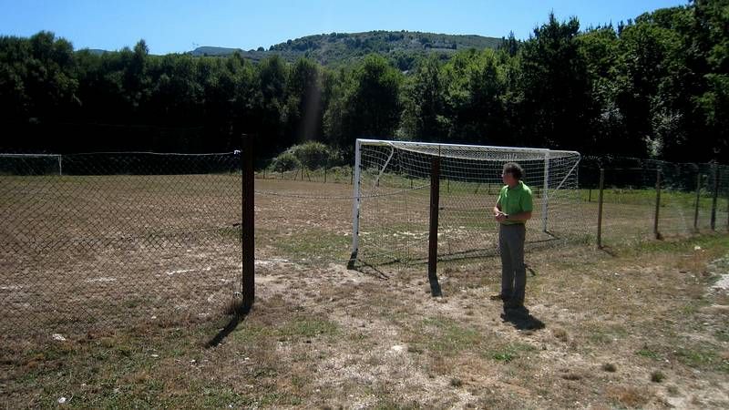 Keita, primero por la derecha, junto a sus compa�eros del Prone en el a�o 2010.