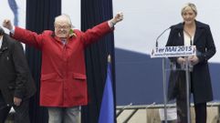 La lder del partido ultraderechista Marine Le Pen y su padre, Jean-Marie Le Pen fundador y miembro honorfico del partido